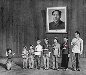 Two-and-a-half-year-old Ting Hung-ping leading the whole family in singing a quotation from Chairman Mao set to music.